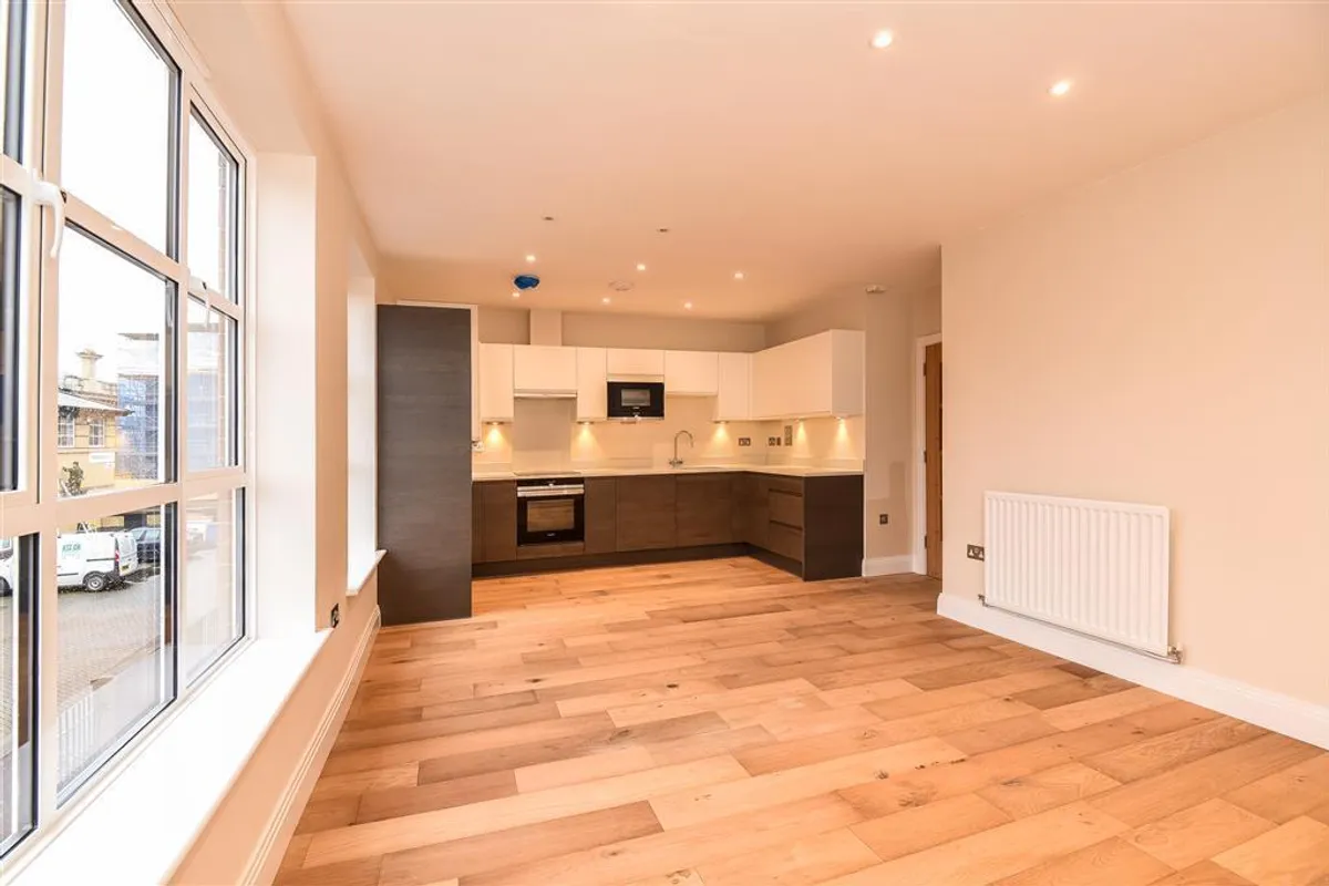 Flat Horticultural Place in Greater London