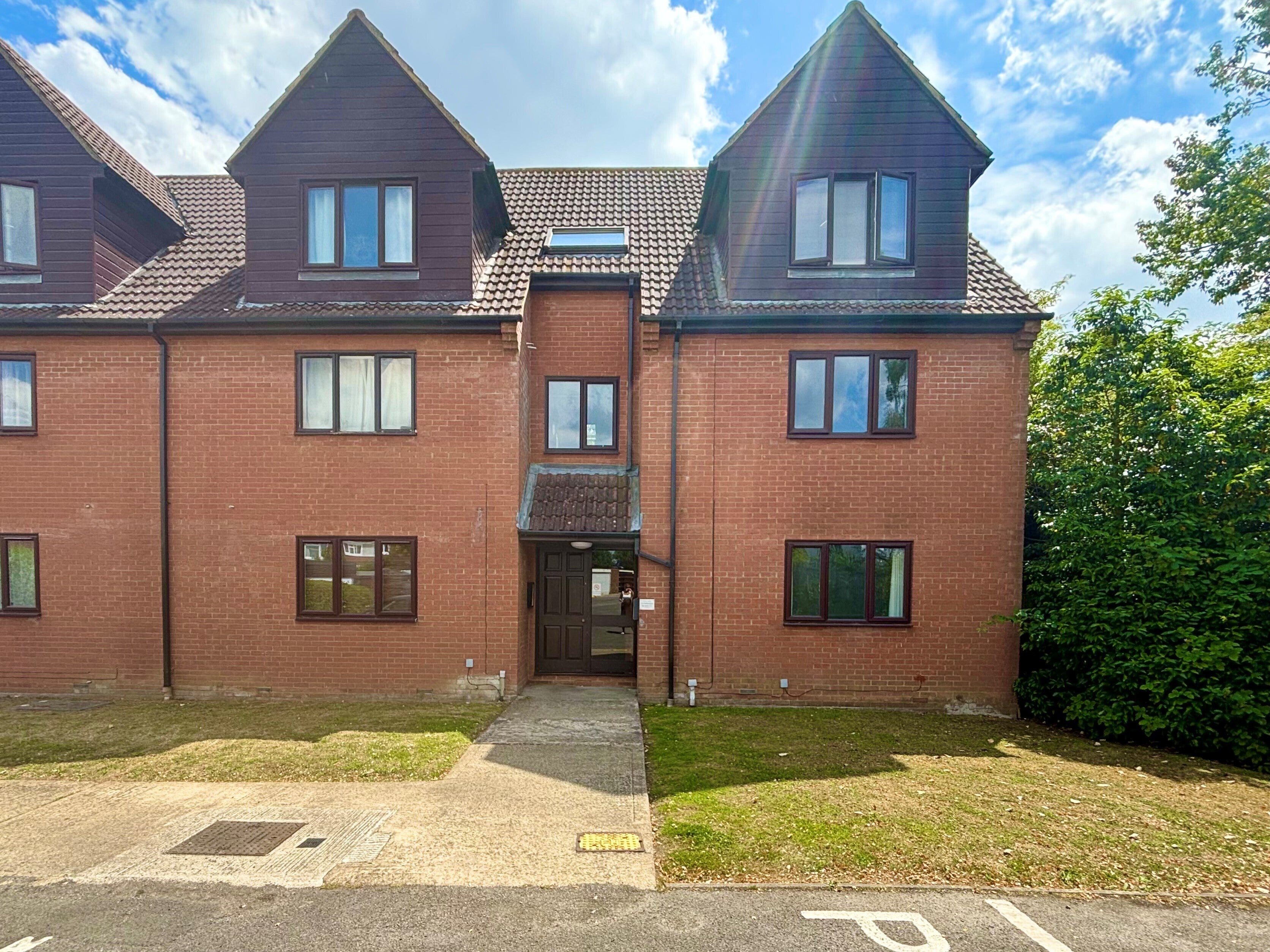 Flat Locke Close in Aylesbury
