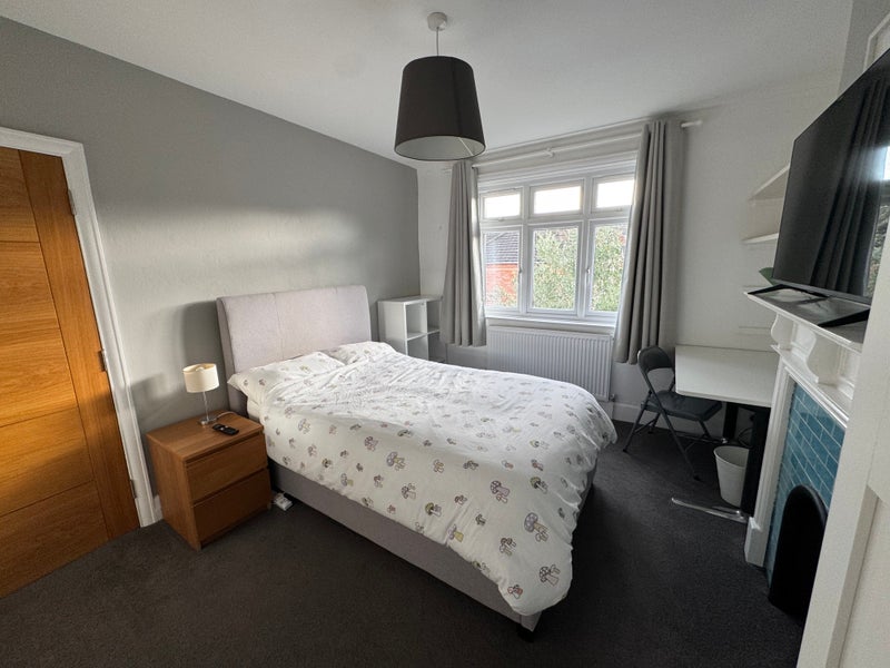 Room Gwynne Road in Poole