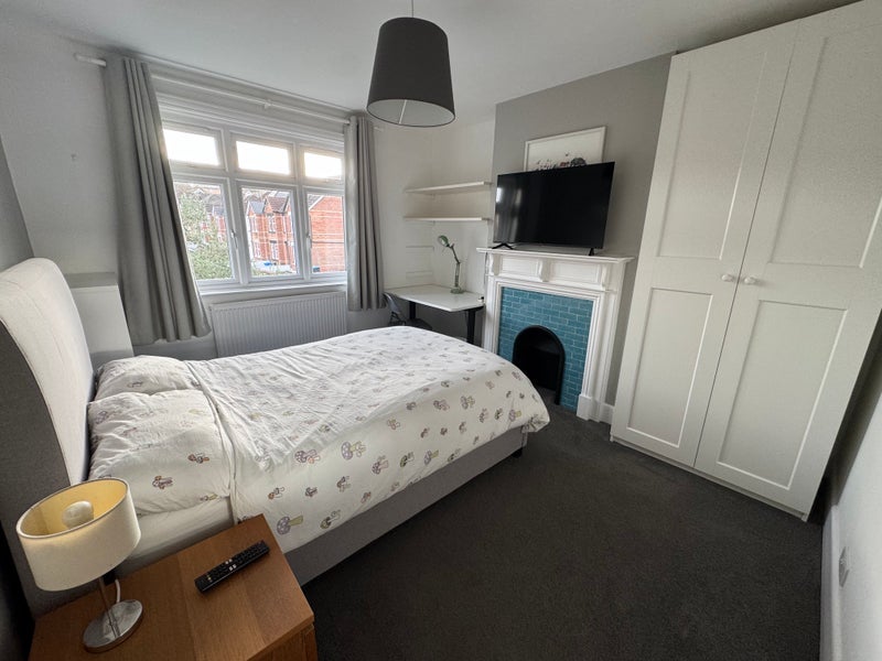 Room Gwynne Road in Poole