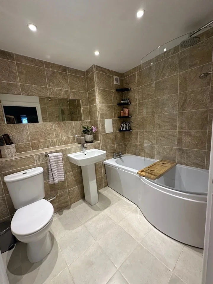 Flat Cortis Road in Greater London