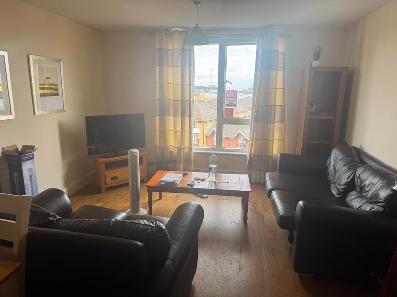 Room Falcon Drive in Cardiff