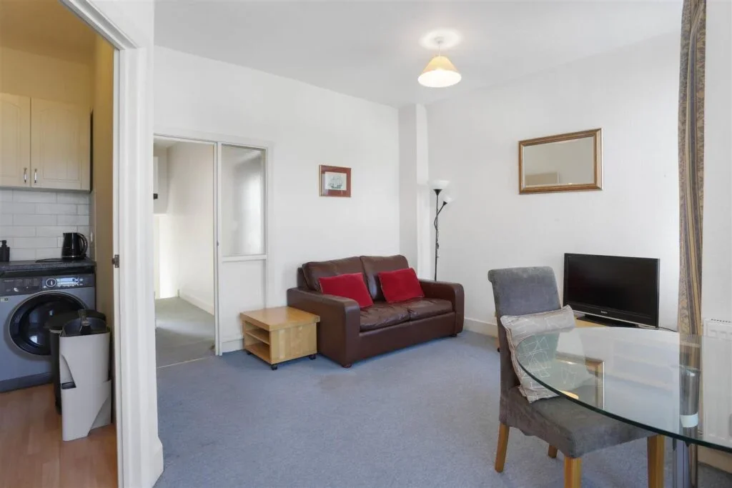 Flat Kingsley Road in Greater London