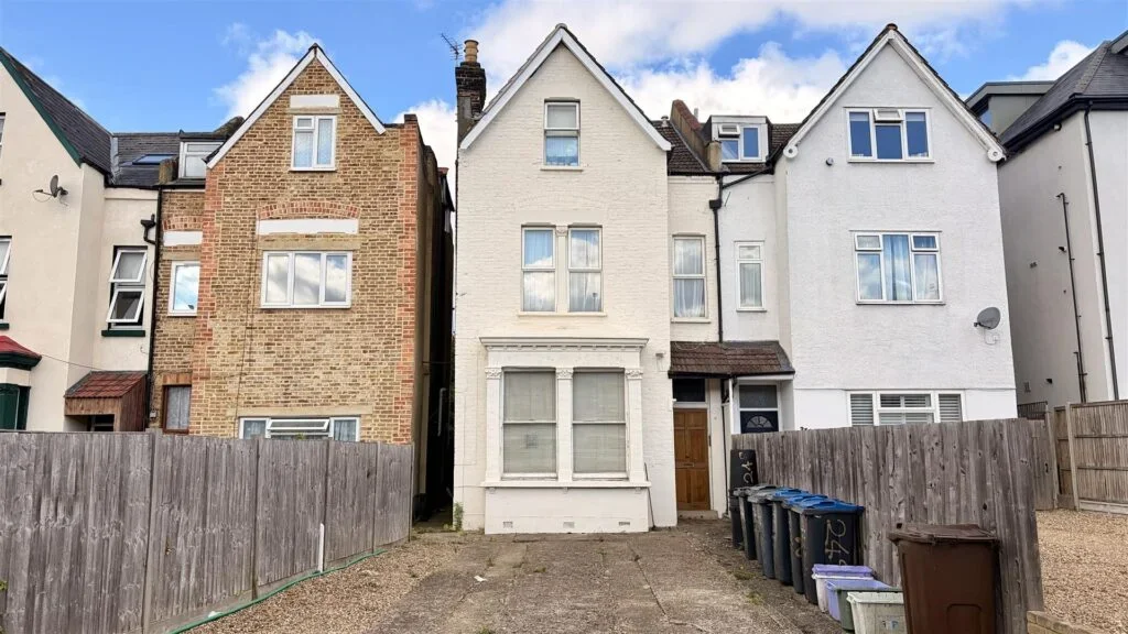 Flat Kingsley Road in Greater London