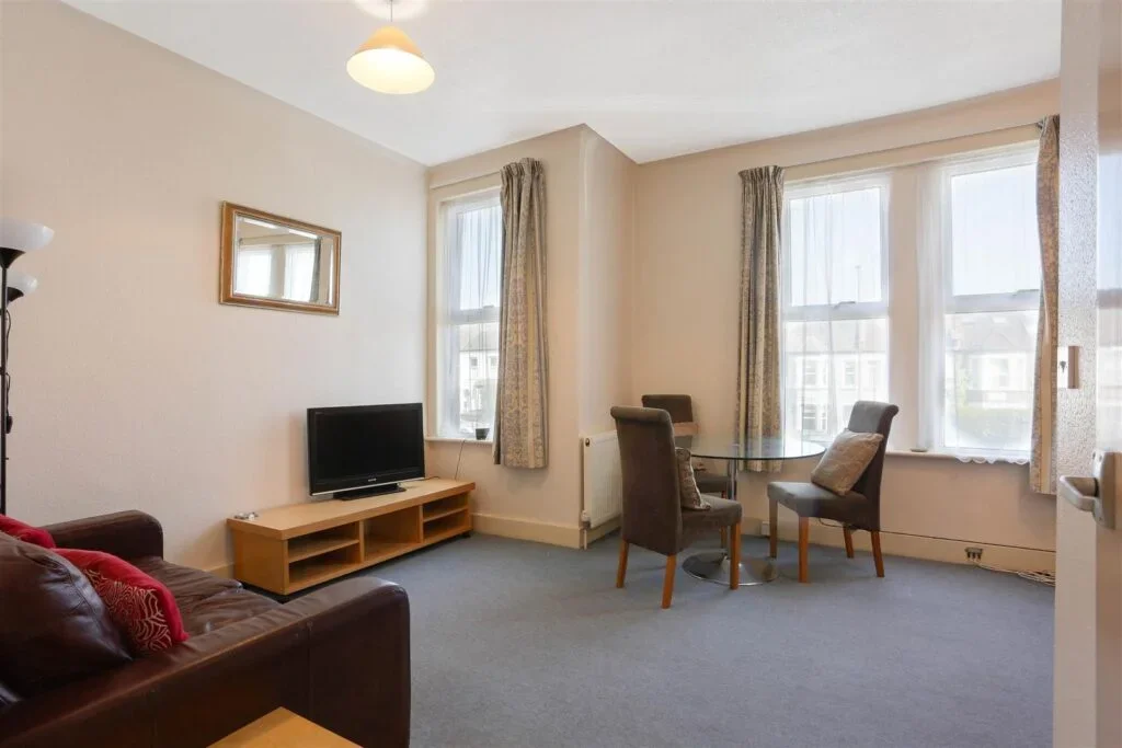 Flat Kingsley Road in Greater London