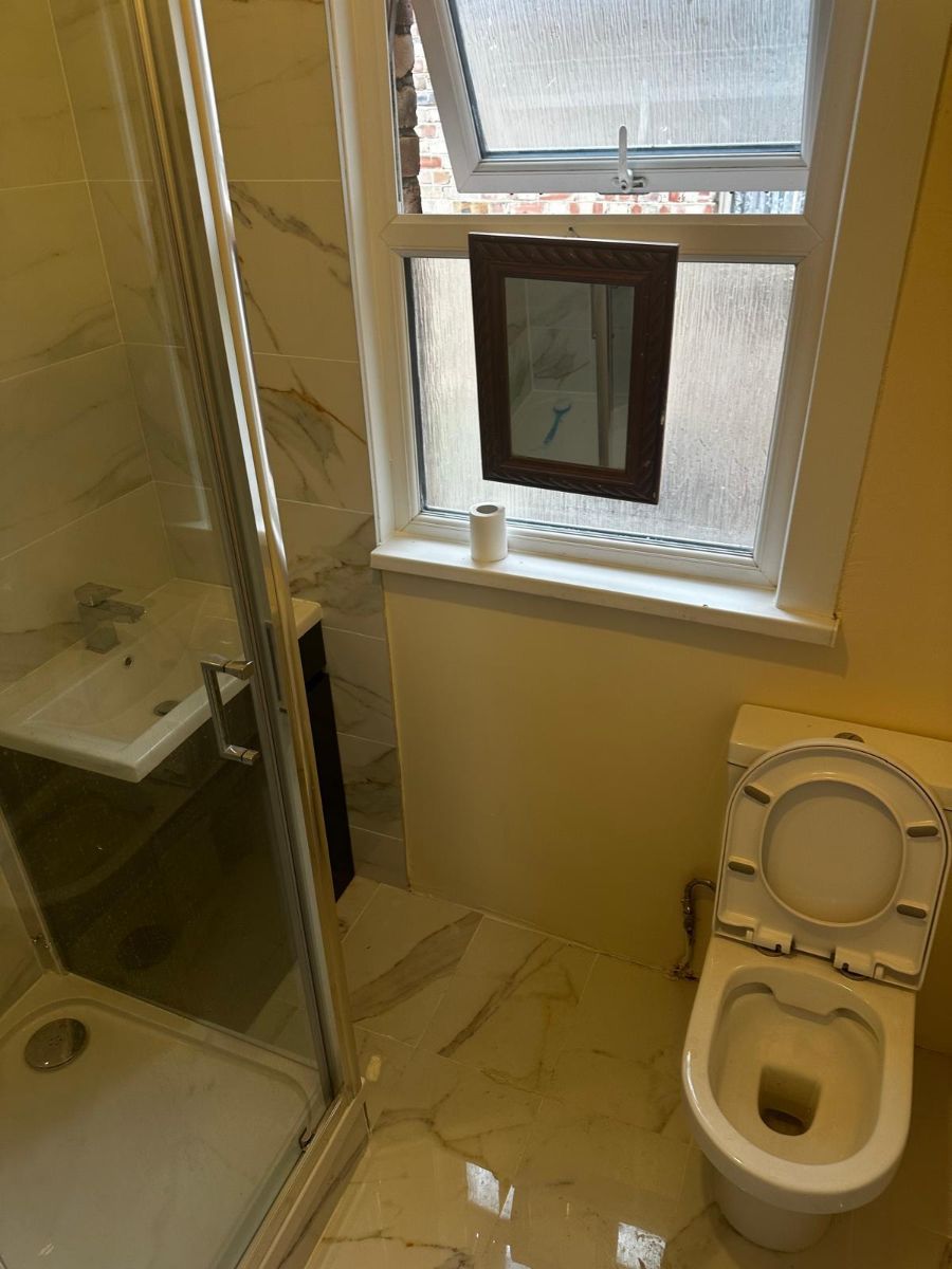 Flat Northolt Road in Greater London