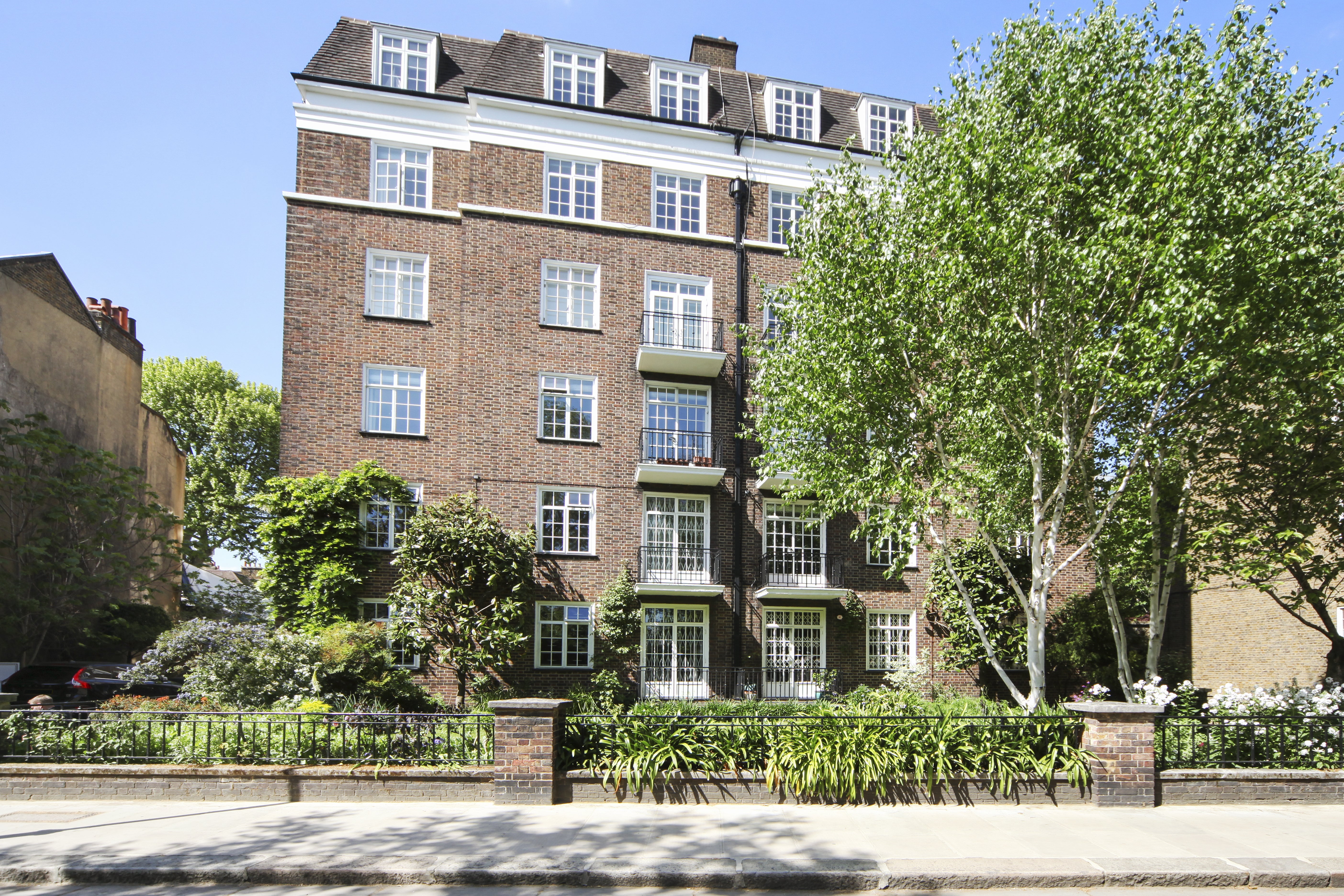 Flat Cheyne Walk in Greater London