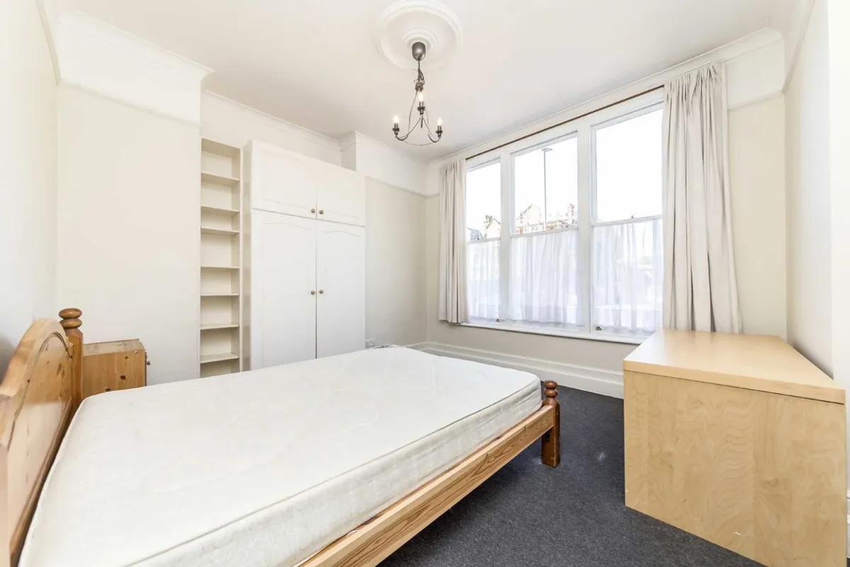 Flat Culverden Road in Greater London