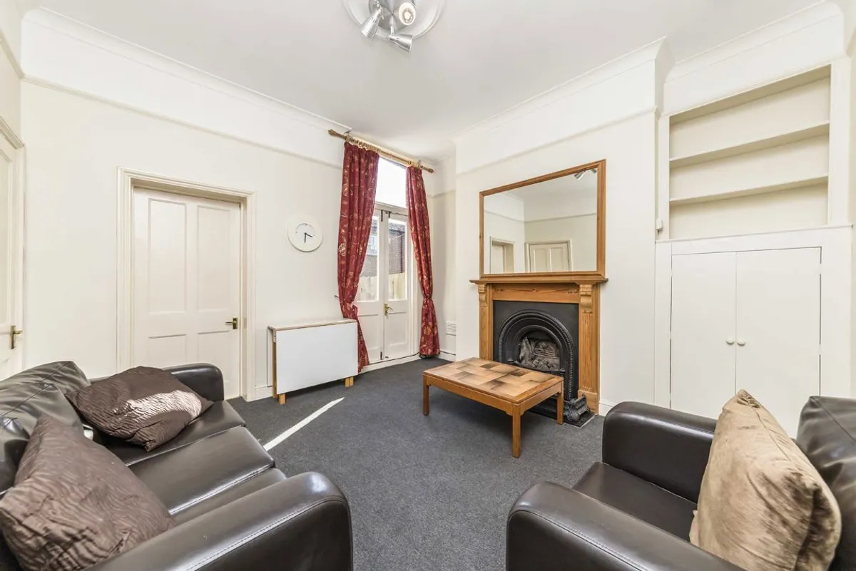 Flat Culverden Road in Greater London
