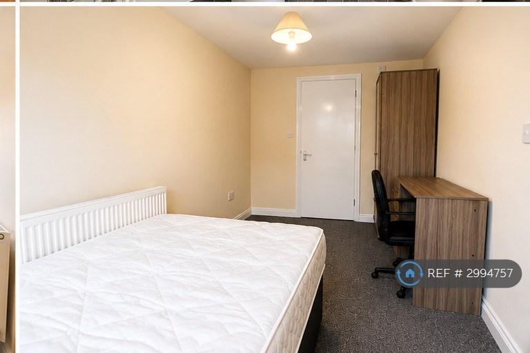 Room Mayes Close in Norwich