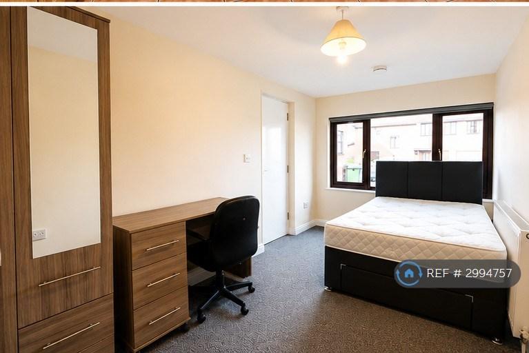 Room Mayes Close in Norwich