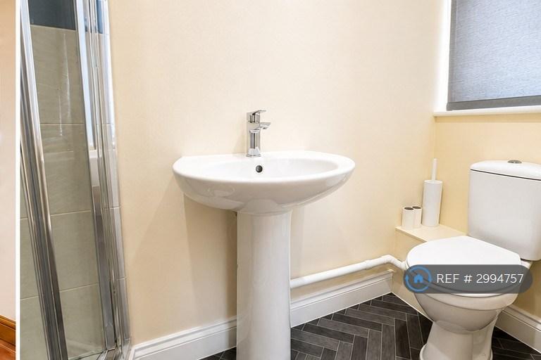 Room Mayes Close in Norwich