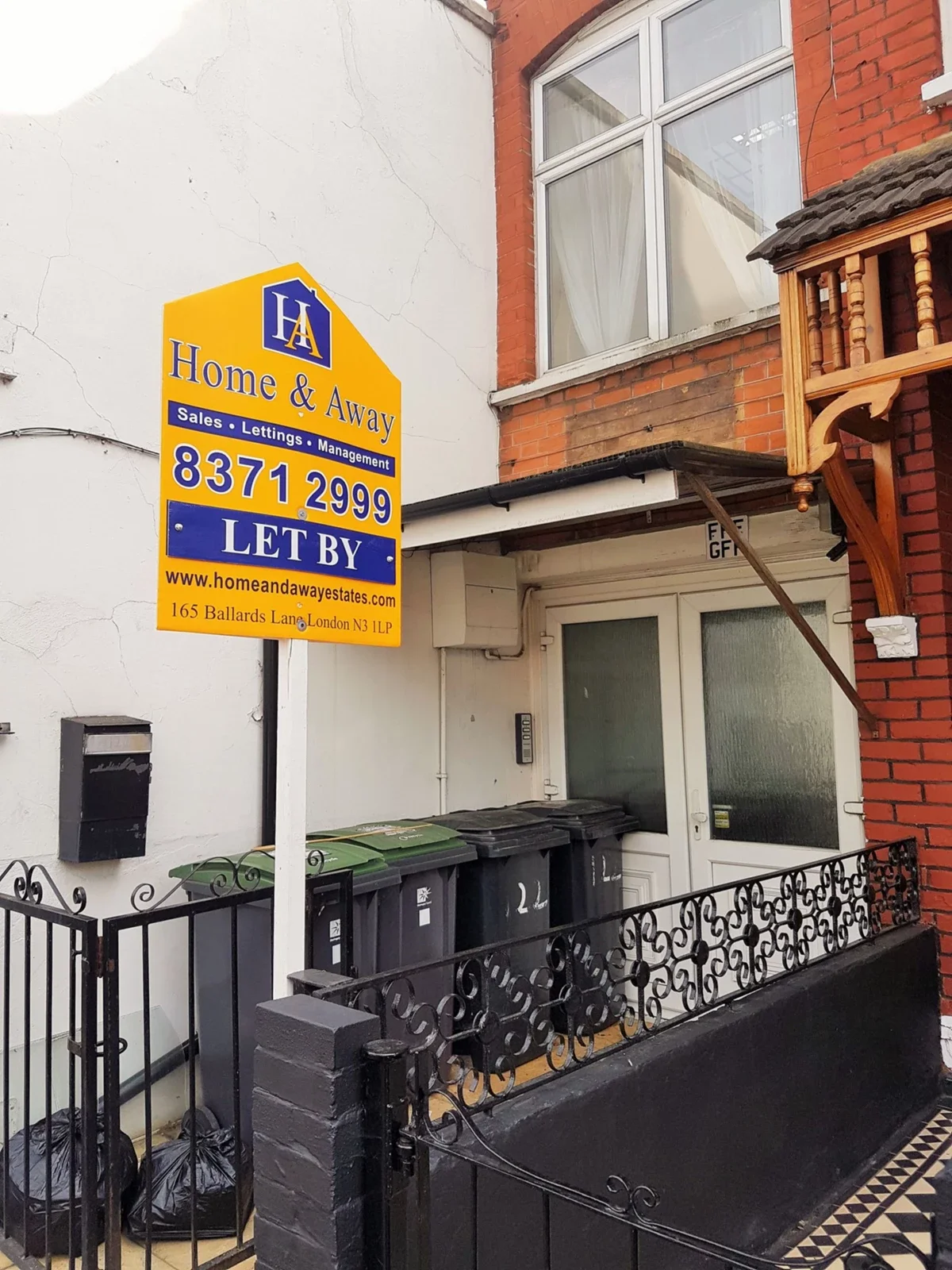 Flat Pemberton Road in Greater London