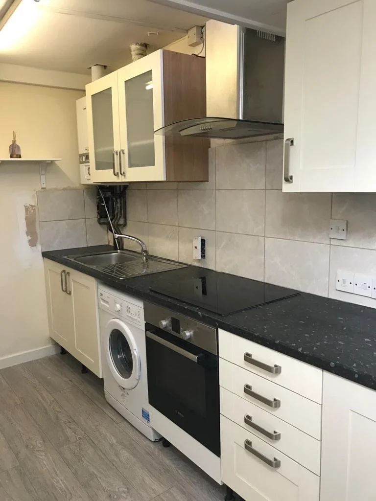 Flat Pemberton Road in Greater London