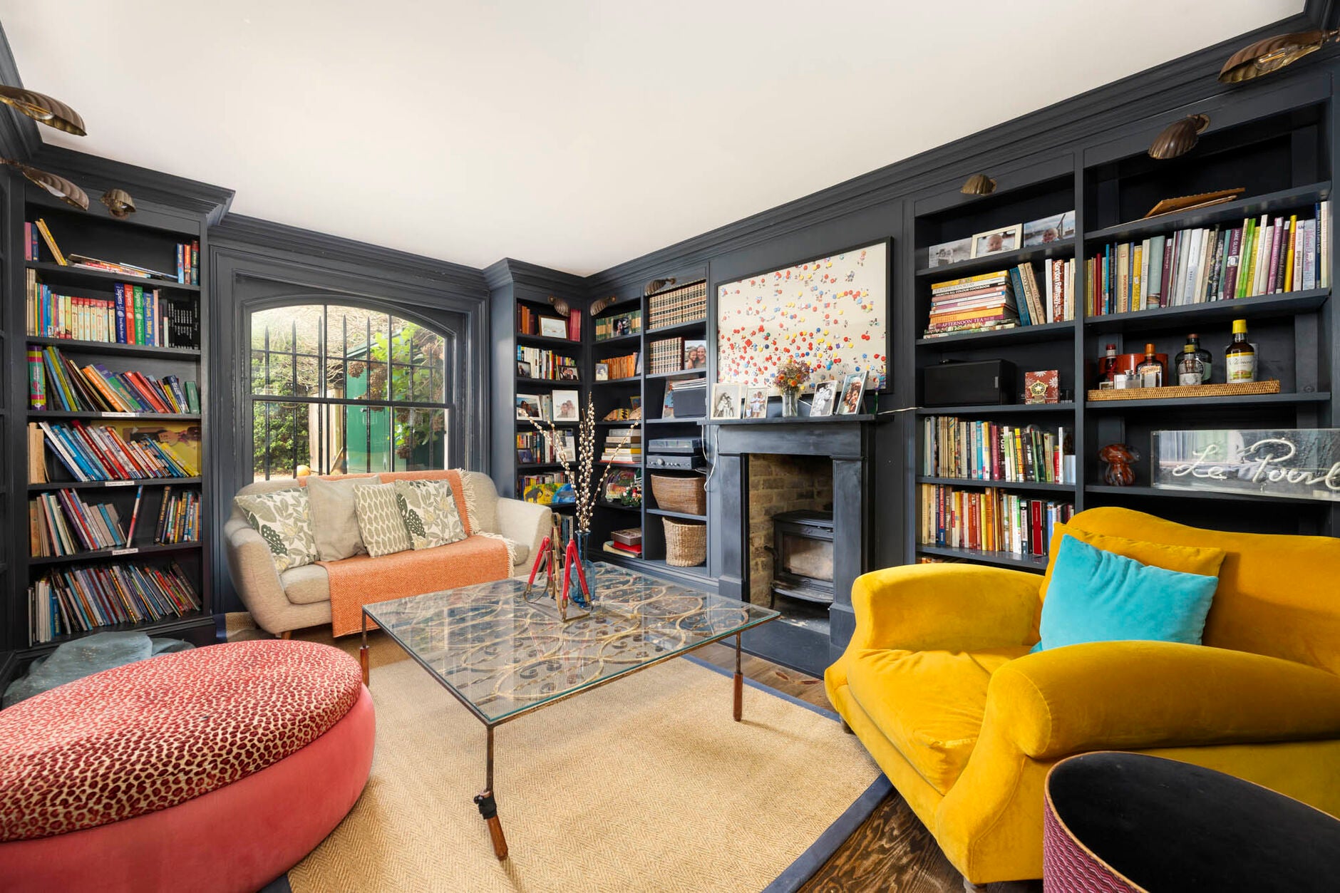 Flat Ravenscourt Square in Greater London