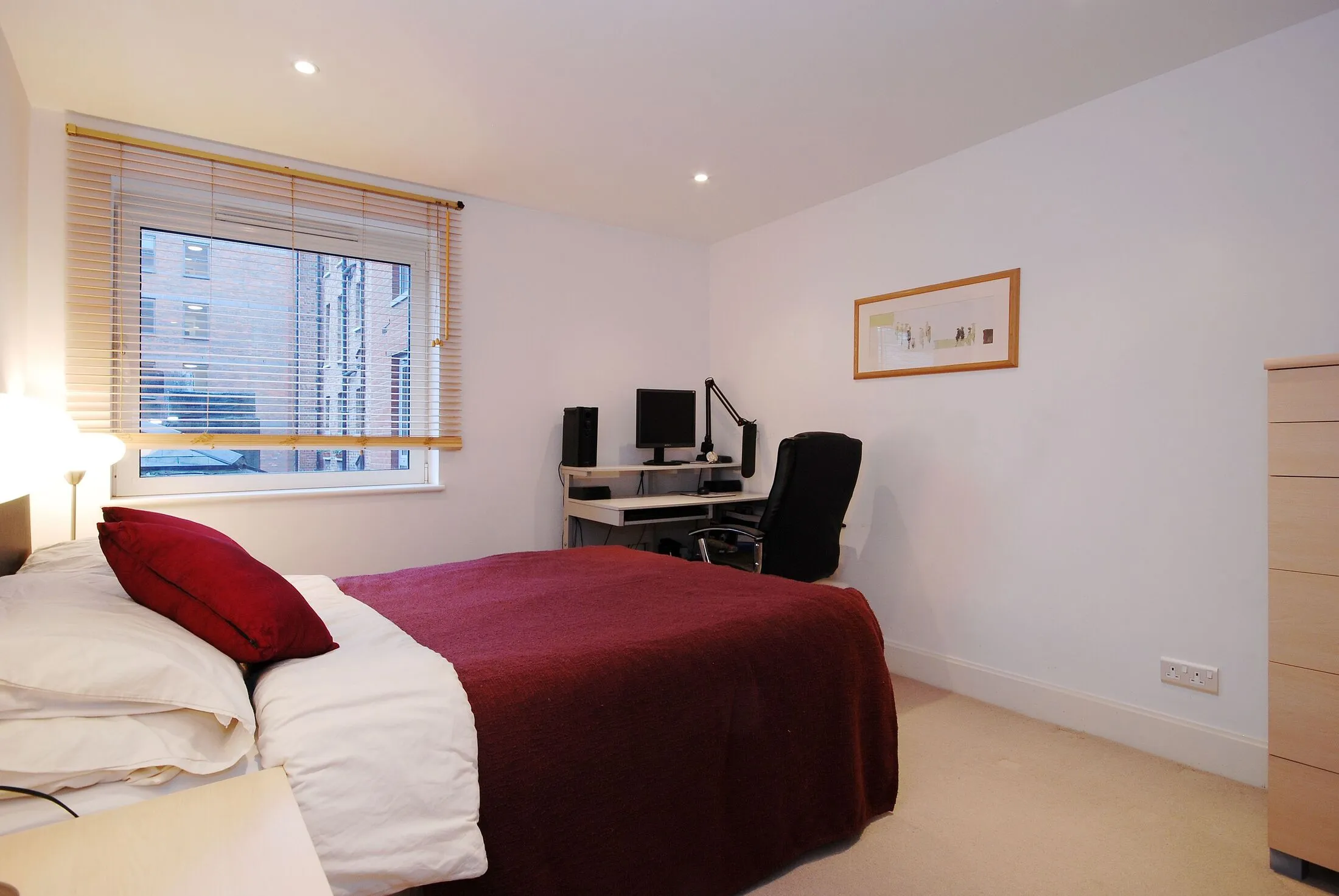 Flat Vauxhall Bridge Road in City of Westminster