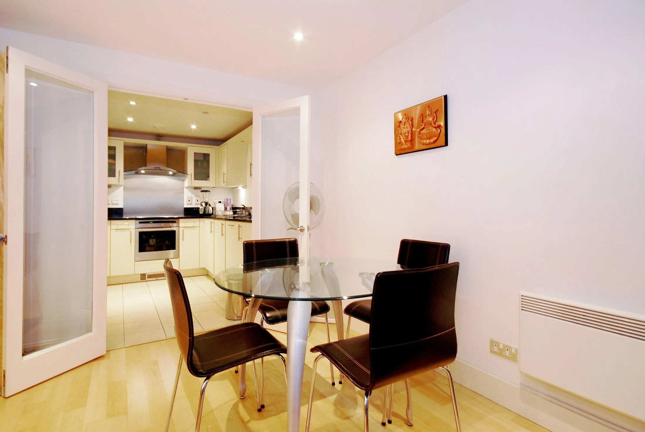 Flat Vauxhall Bridge Road in City of Westminster