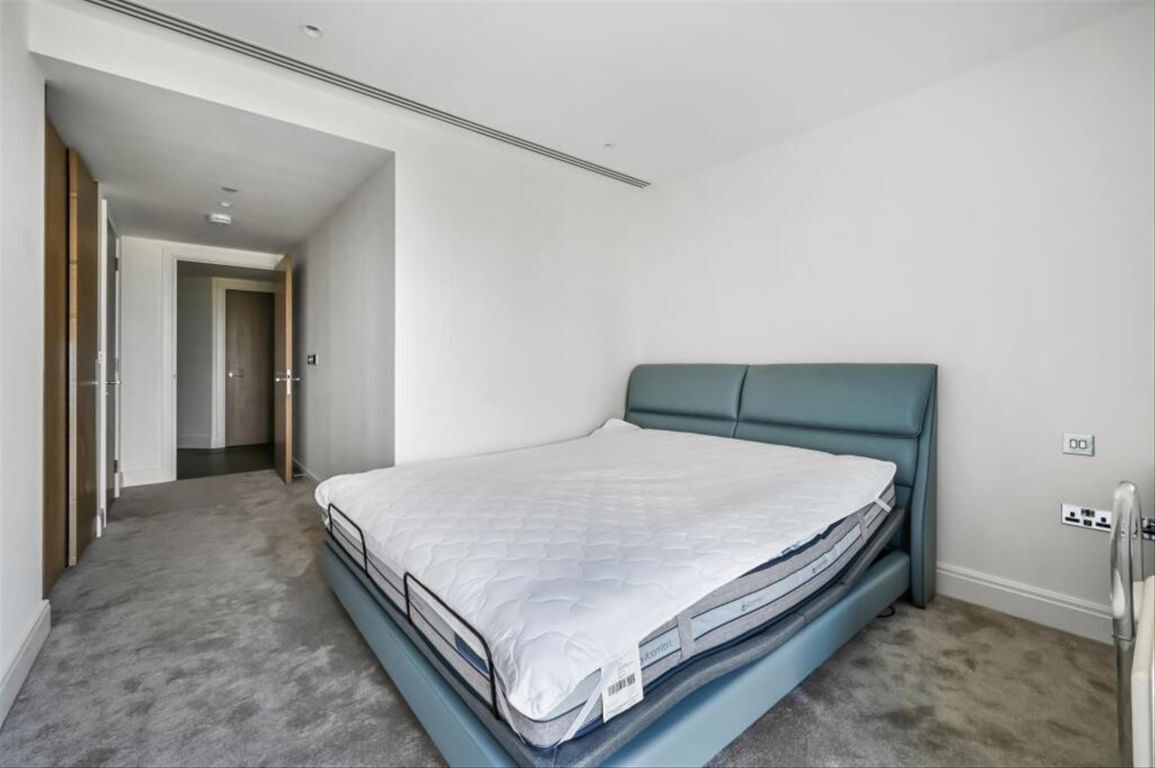 Flat Albert Embankment in Greater London