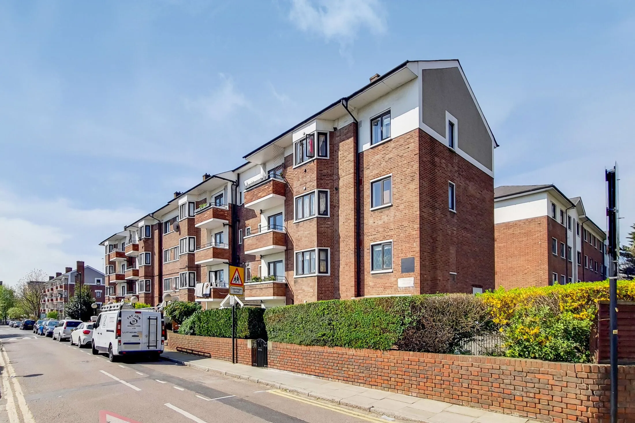 Flat Tiber Gardens in Greater London