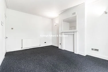 Flat Florence Street in Greater London