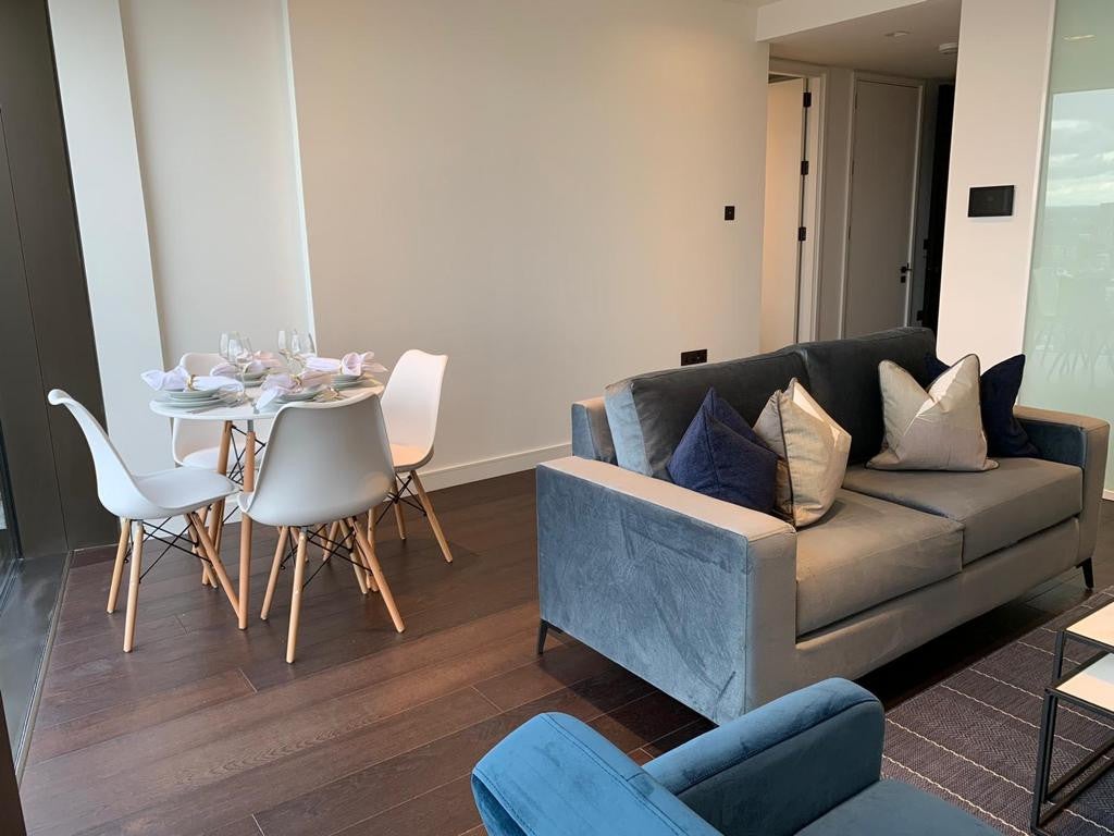 Flat Greenham Close in Greater London