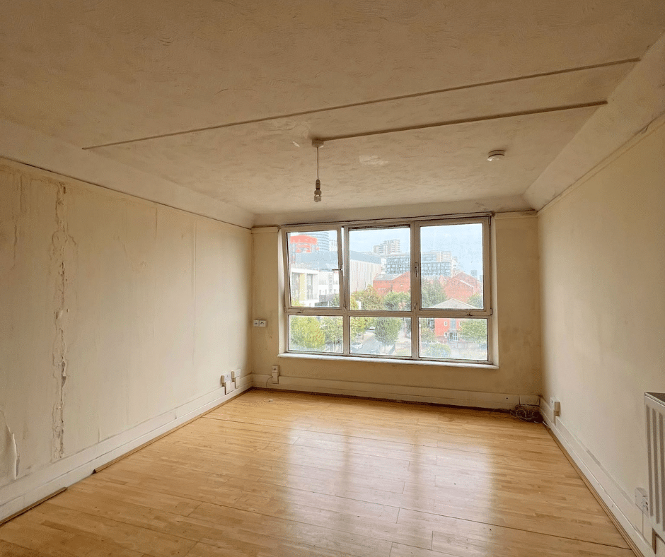 Room Tiller Road in Greater London