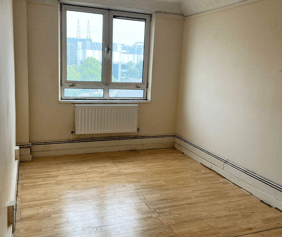 Room Tiller Road in Greater London
