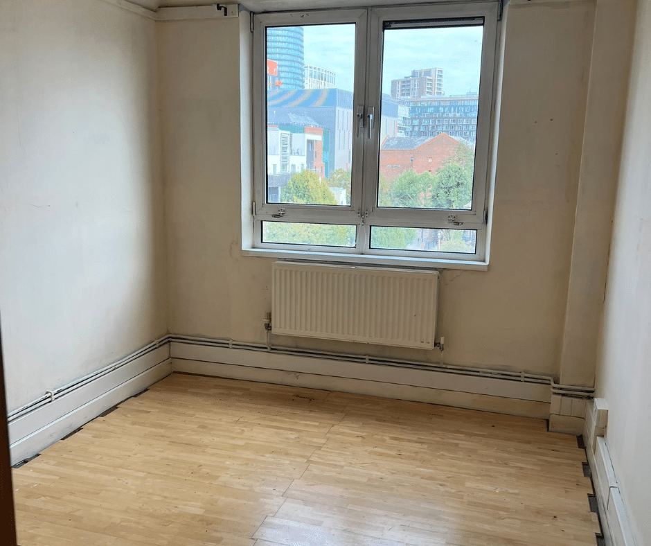 Room Tiller Road in Greater London