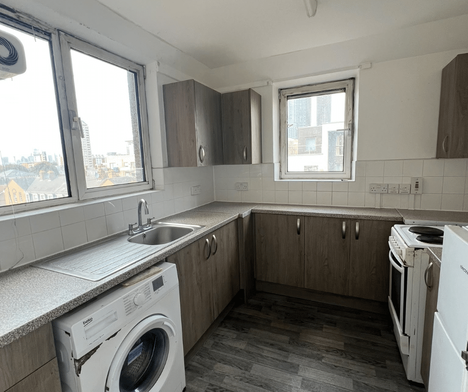 Room Tiller Road in Greater London