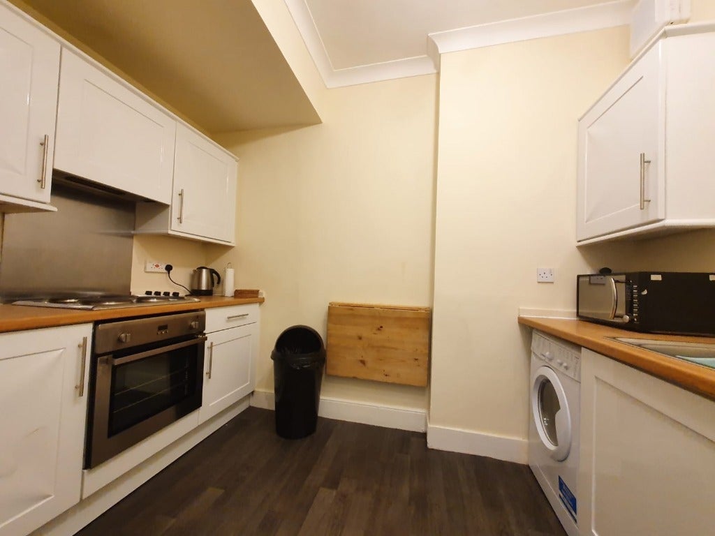 Flat Haymarket Terrace in City of Edinburgh
