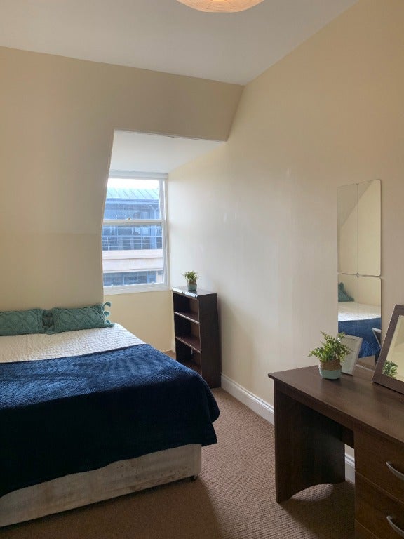 Flat Haymarket Terrace in City of Edinburgh