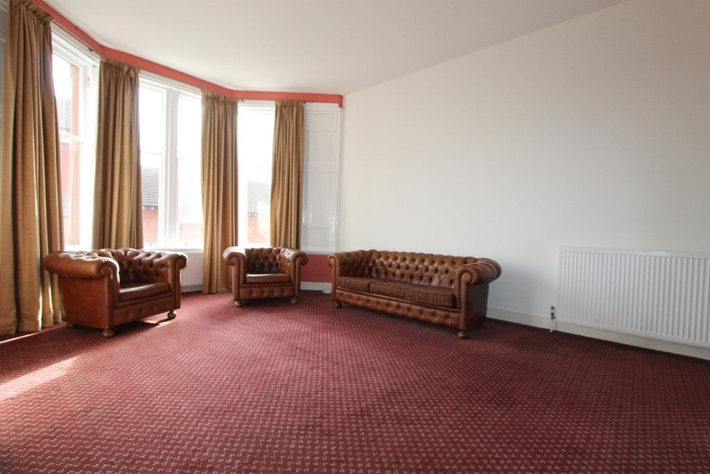 Flat Golfhill Drive in Glasgow