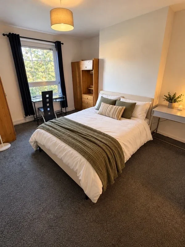 Room Saltwell Street in Greater London