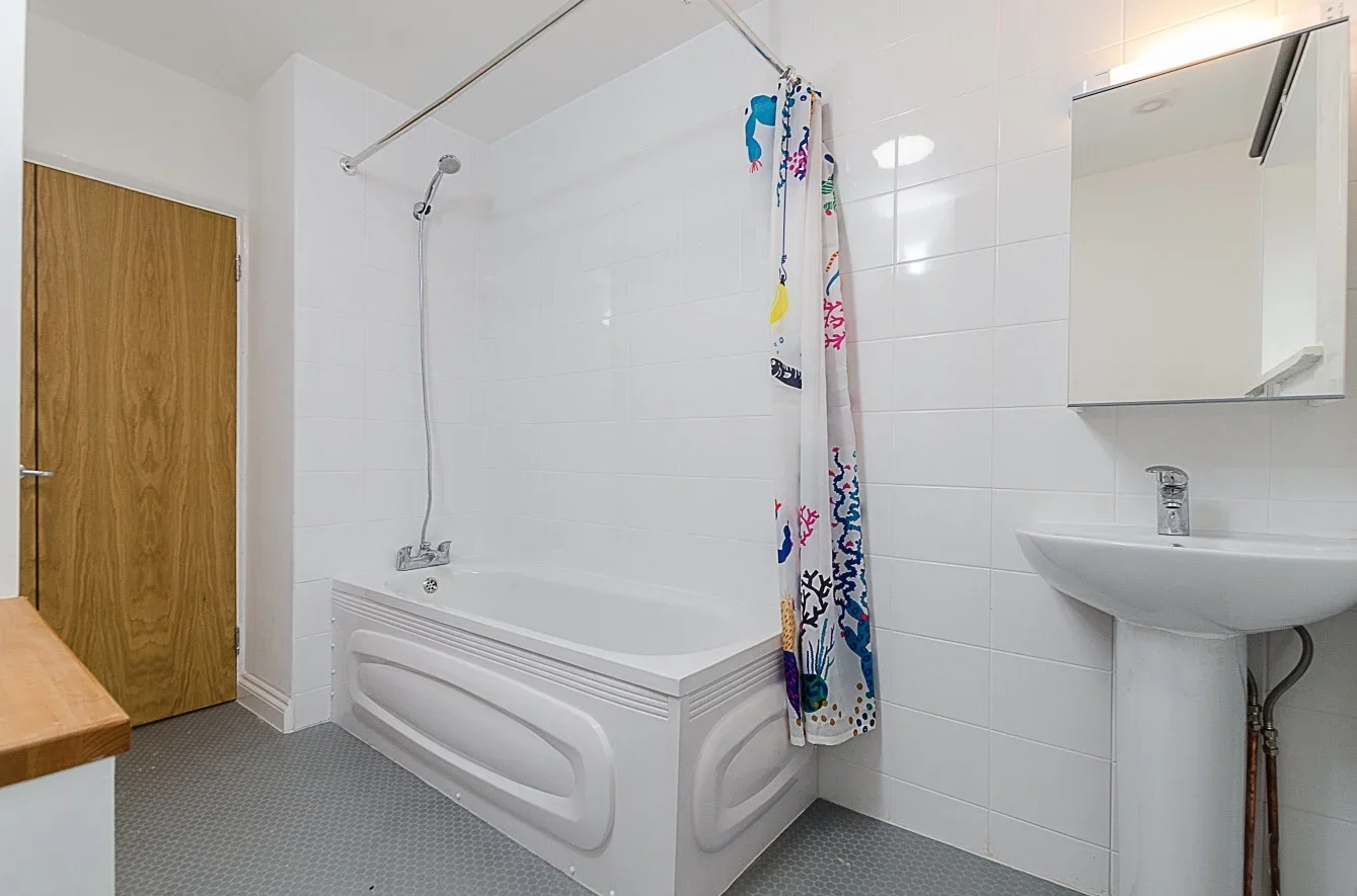 Room Raleigh Gardens in Greater London