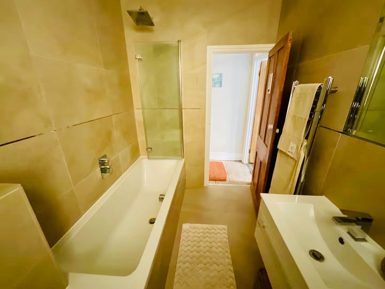Flat Dawes Road in Greater London