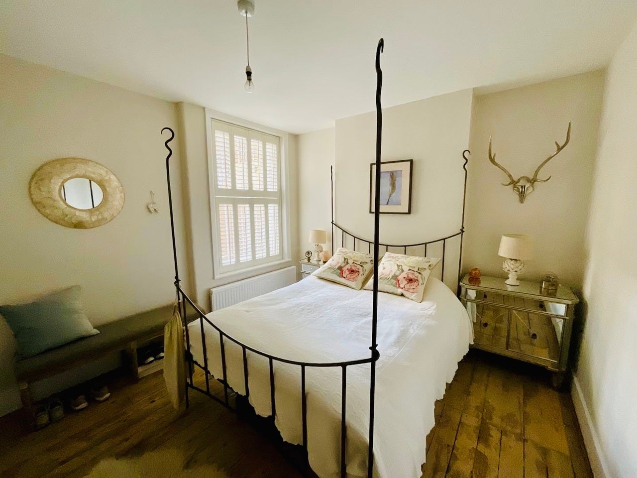 Flat Dawes Road in Greater London