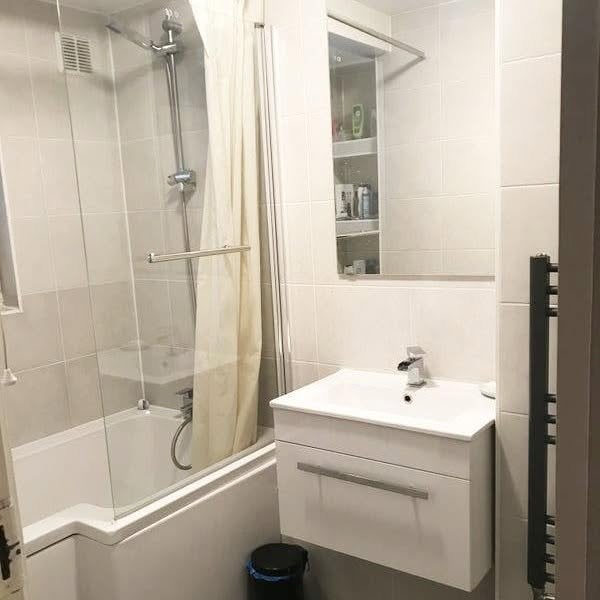 Room Hackney Road in Greater London