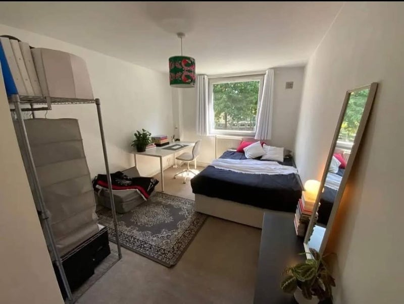 Room Hackney Road in Greater London