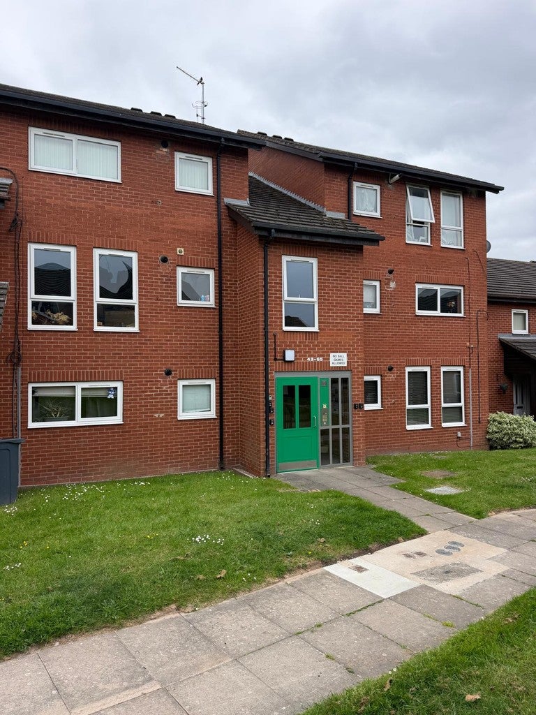 Flat Faircroft Road in Metropolitan Borough of Solihull