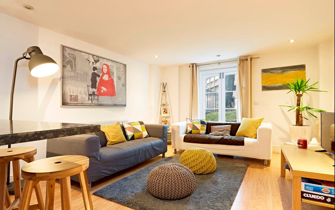 Flat Clapham Road in Greater London