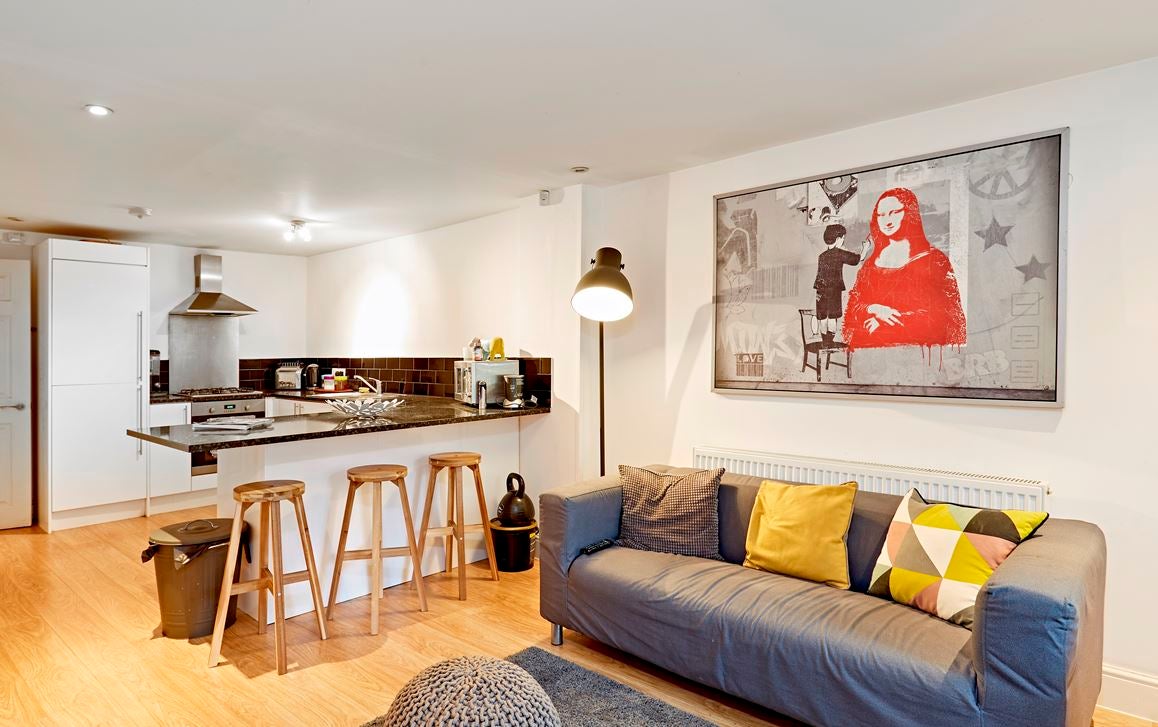 Flat Clapham Road in Greater London