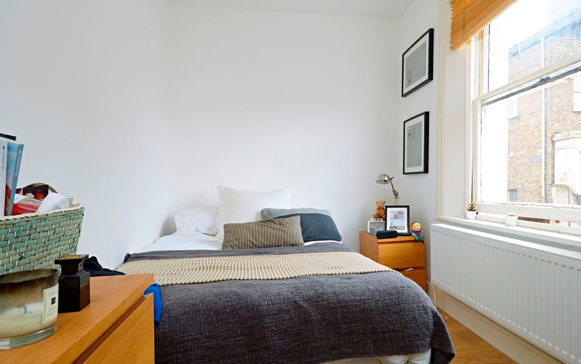 Flat Clapham Road in Greater London