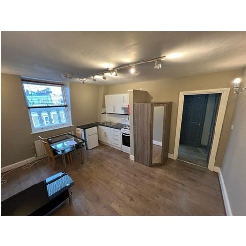 Flat Clanricarde Gardens in Greater London