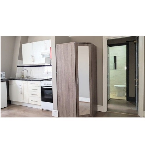 Flat Clanricarde Gardens in Greater London