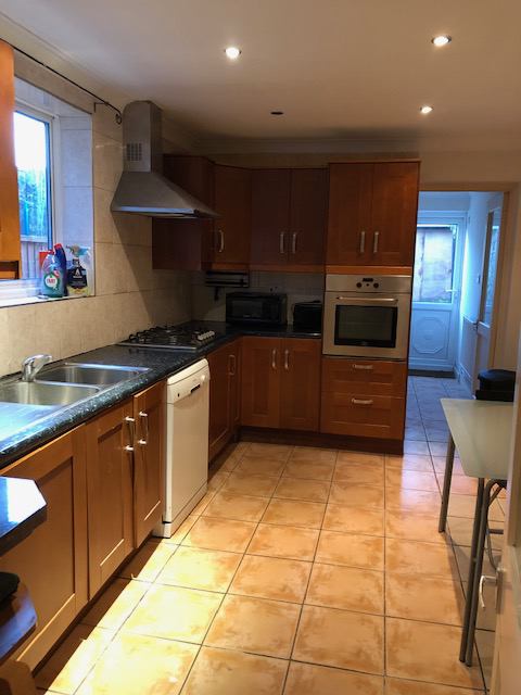 Room Harlesden Road in Greater London