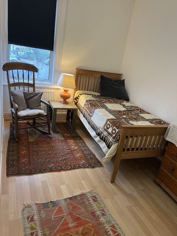 Room Harlesden Road in Greater London