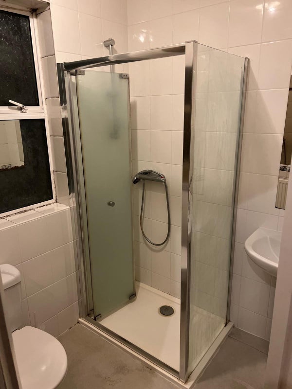 Room Harlesden Road in Greater London