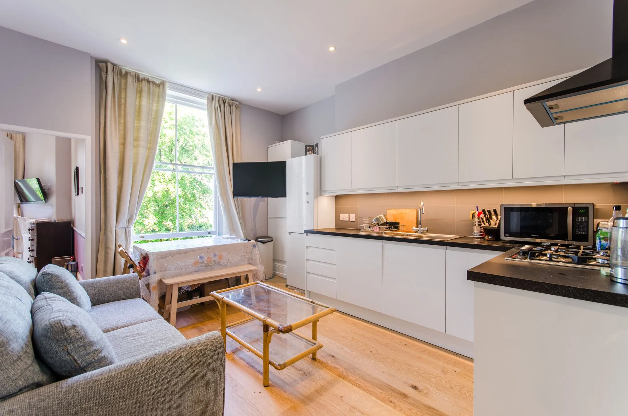 Flat Eardley Crescent in Greater London