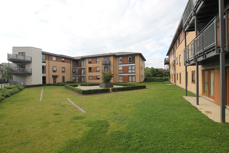 Flat Commonwealth Drive in Crawley