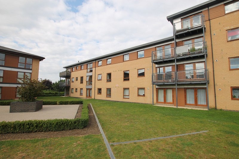 Flat Commonwealth Drive in Crawley